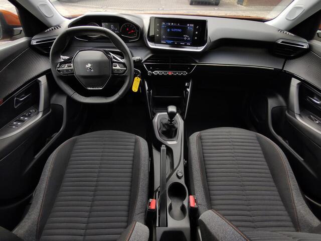 Peugeot 2008 1.2 PureTech Active Trekhaak Navigatie Carplay Led Stoelverwarming