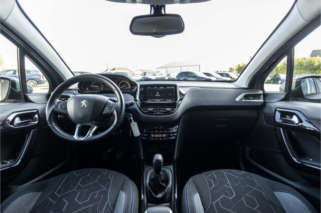 Peugeot 2008 1.2 PureTech Signature | Navi | Cruis Control | Parkeers |