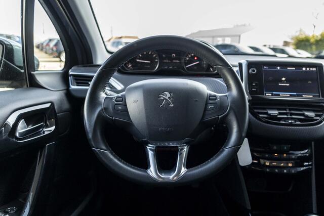 Peugeot 2008 1.2 PureTech Signature | Navi | Cruis Control | Parkeers |