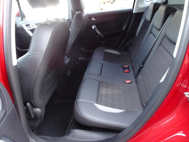 Peugeot 2008 1.2 130pk PureTech Allure