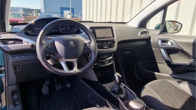 Peugeot 2008 1.2 PureTech Signature