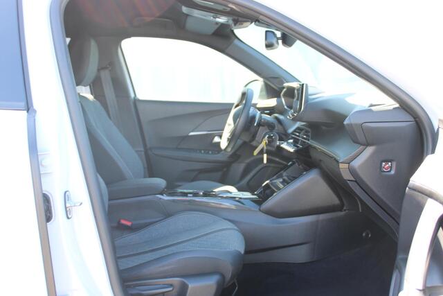 Peugeot 2008 1.2 PureTech 130 Allure CLimate control / Cruise Control / Carplay