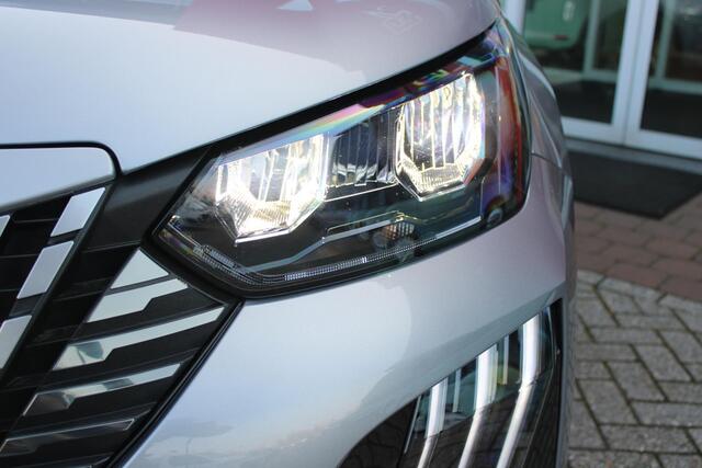 Peugeot 2008 1.2 Hybrid 136PK AUTOMAAT ALLURE | NIEUWE AUTO! | CAMERA VOOR + ACHTER | KEYLESS ENTRY/START | PARKEERSENSOREN VOOR + ACHTER | DODEHOEK DETECTIE | 17" LICHTMETALEN VELGEN | ADAPTIVE CRUISE CONTROL | CLIMATE CONTROL | STOEL VERWARMING | DRAADLOZE APPLE CAR