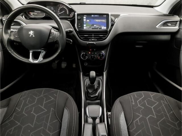 Peugeot 2008 1.2 PureTech Sport (PANORAMADAK, APPLE CARPLAY, NAVIGATIE, LM VELGEN, SPORTSTOELEN, CRUISE, XENON, NIEUWE APK, NIEUWSTAAT)
