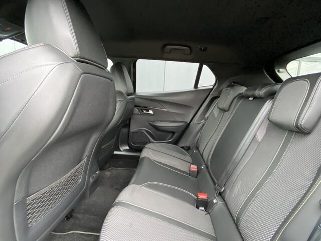 Peugeot 2008 1.2T 130pk Automaat GT | Camera voor & achter | Dodehoek detectie | Navigatie | Keyless | Climate Control | LED