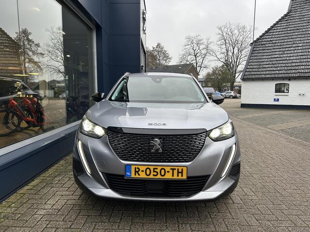 Peugeot 2008 1.2 Turbo 130PK Allure Pack | Automaat | Navigatie via telefoon | 3D Virtual Cockpit | LED Verlichting | Half Lederen Bekleding | Keyless Start | Climate Control | Cruise Control adaptief | 17 Inch Lichtmetalen Velgen |