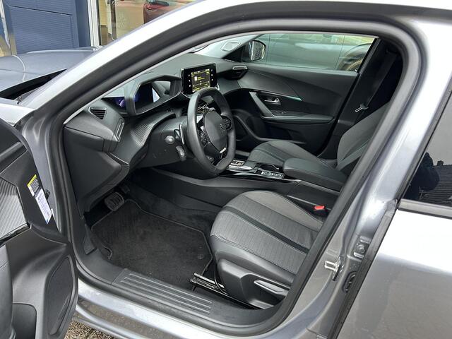 Peugeot 2008 1.2 Turbo 130PK Allure Pack | Automaat | Navigatie via telefoon | 3D Virtual Cockpit | LED Verlichting | Half Lederen Bekleding | Keyless Start | Climate Control | Cruise Control adaptief | 17 Inch Lichtmetalen Velgen |