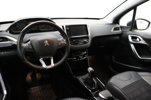 Peugeot 2008 1.2 PureTech Allure 110 PK | Handgeschakeld | Trekhaak | Navigatie | Parkeersensor | Cruise Control | Licht metalen velgen | Climate Control |