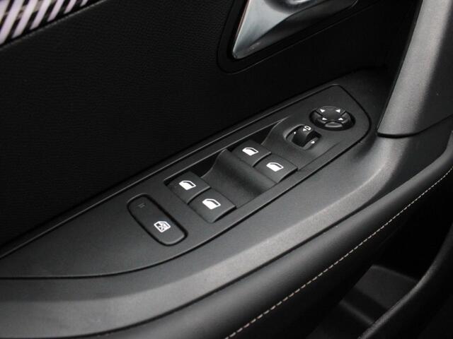 Peugeot 2008 1.2T 130pk Automaat Allure | VERWACHT | Achteruitrijcamera | Navigatie | Parkeersensoren | Privacy Glass | Climate Control
