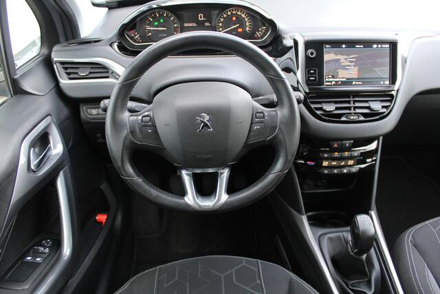 Peugeot 2008 1.2 PureTech Active | Incl. 12 maanden Garantie | Navigatie | Cruise controle | Climate controle | Trekhaak | Parkeersensoren achter | Apple CarPlay/Android Auto | Buitenspiegels elektrisch inklapbaar |