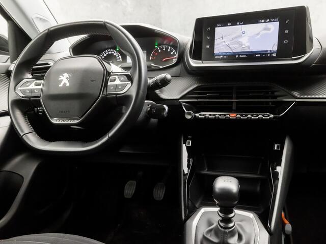 Peugeot 2008 1.2 PureTech Sport (APPLE CARPLAY, GROOT NAVI, CLIMATE, LED KOPLAMPEN, SPORTSTOELEN, PARKEERSENSOREN, LANE ASSIST, CRUISE, DAB+, NIEUWSTAAT)