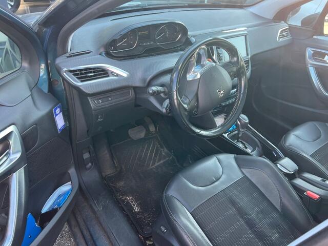 Peugeot 2008 1.2 PureTech Automaat Panoramadak Leer Navi