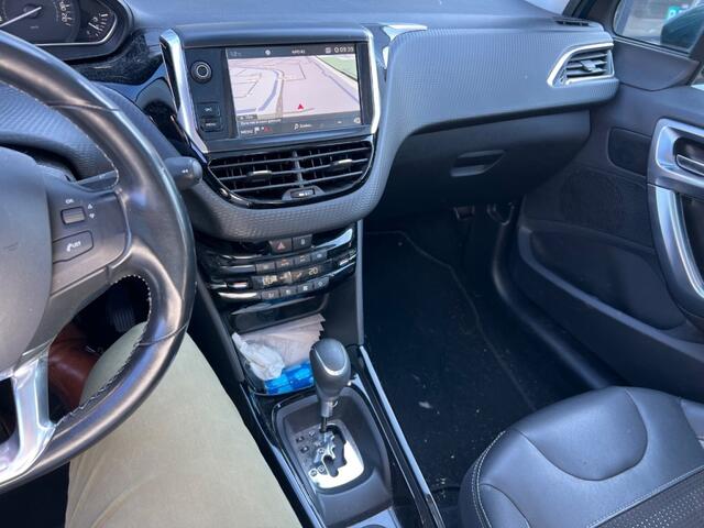 Peugeot 2008 1.2 PureTech Automaat Panoramadak Leer Navi