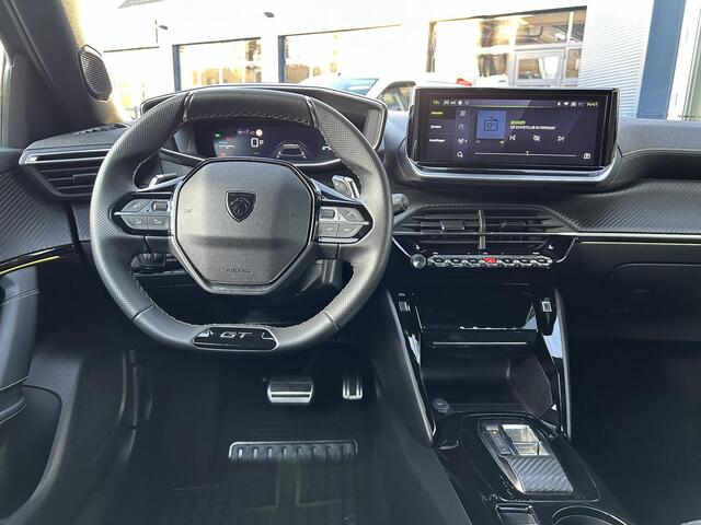 Peugeot 2008 1.2 Turbo 130 PK GT | Automaat | Alcantara Bekleding | Stoelverwarming & Massage | Navigatie via Telefoon | 360 Graden Camera | Keyless Entry | Full LED Verlichting | Zwart Dak