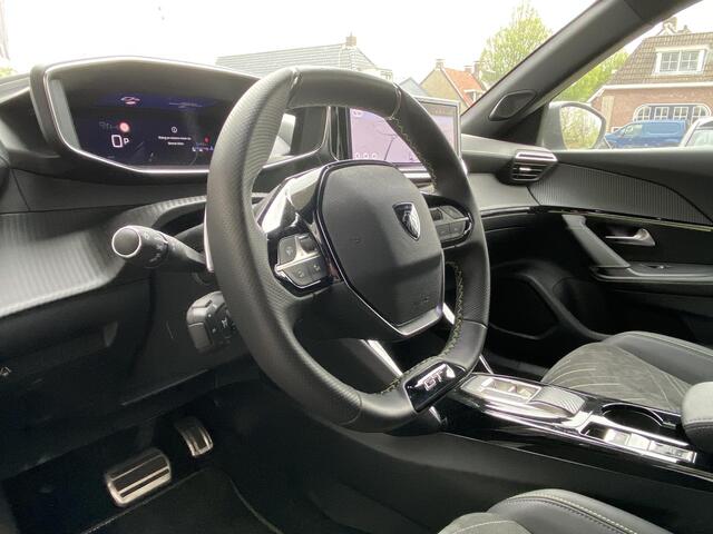Peugeot 2008 1.2T 130pk Automaat GT | Massagestoel | Camera V+A | Navigatie | Stoelverwarming | Two Tone