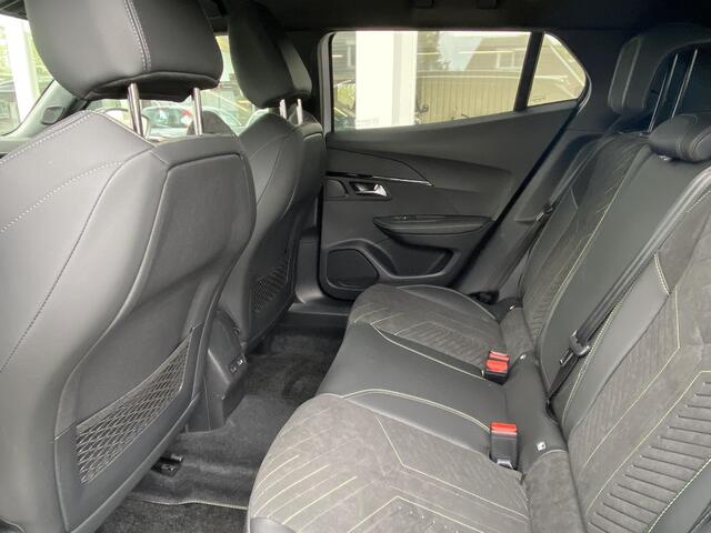 Peugeot 2008 1.2T 130pk Automaat GT | Massagestoel | Camera V+A | Navigatie | Stoelverwarming | Two Tone