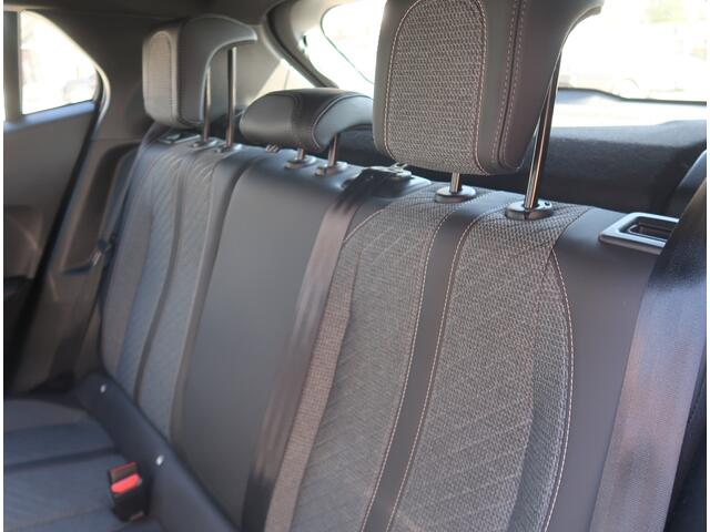 Peugeot 2008 Allure 100 Pk Benzine Zie de foto's om deze luxe uitvoering te bewonderen !!! Vingerhoets: Vierde Generatie Eersteklas Service !