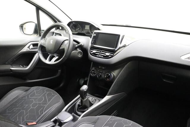 Peugeot 2008 1.2T 110pk Blue Lion Peugeot 2008 1.2 PureTech Blue Lion 110 PK | Trekhaak | Cruise Control | Navigatie | Airco | Parkeersensoren Achter