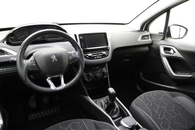 Peugeot 2008 1.2T 110pk Blue Lion Peugeot 2008 1.2 PureTech Blue Lion 110 PK | Trekhaak | Cruise Control | Navigatie | Airco | Parkeersensoren Achter