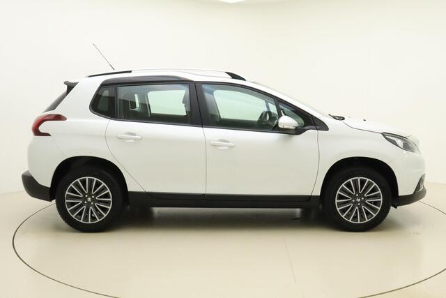 Peugeot 2008 1.2T 110pk Blue Lion Peugeot 2008 1.2 PureTech Blue Lion 110 PK | Trekhaak | Cruise Control | Navigatie | Airco | Parkeersensoren Achter