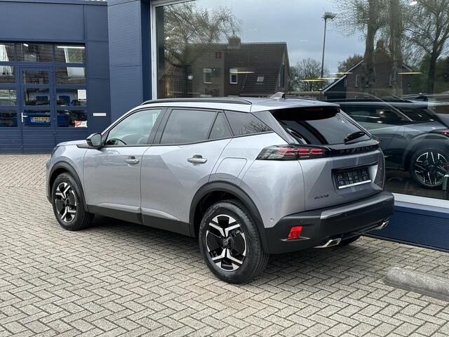 Peugeot 2008 1.2 Hybrid 136 Allure | 2025 Auto | Hybride Elektrisch rijden met Automaat | Parkeercamera 360 graden | Stoelverwarming | LED Verlichting | Navigatie via Apple Carplay/Android Auto | 17 "Lichtmetalen Velgen | Cruise & Climate Control | Dode hoekbewaking |
