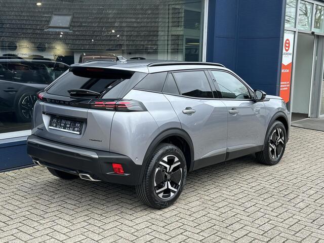 Peugeot 2008 1.2 Hybrid 136 Allure | 2025 Auto | Hybride Elektrisch rijden met Automaat | Parkeercamera 360 graden | Stoelverwarming | LED Verlichting | Navigatie via Apple Carplay/Android Auto | 17 "Lichtmetalen Velgen | Cruise & Climate Control | Dode hoekbewaking |