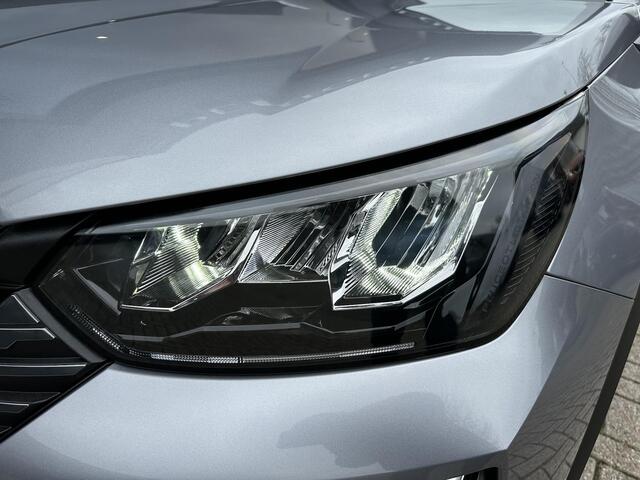 Peugeot 2008 1.2 Hybrid 136 Allure | 2025 Auto | Hybride Elektrisch rijden met Automaat | Parkeercamera 360 graden | Stoelverwarming | LED Verlichting | Navigatie via Apple Carplay/Android Auto | 17 "Lichtmetalen Velgen | Cruise & Climate Control | Dode hoekbewaking |