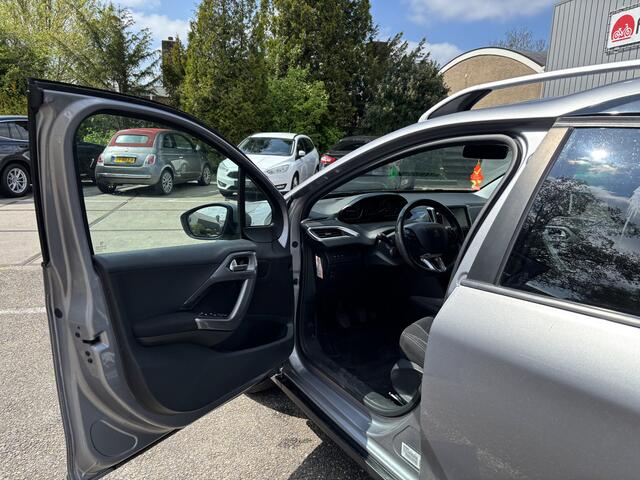 Peugeot 2008 1.2 PureTech Blue Lease Executive