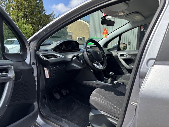 Peugeot 2008 1.2 PureTech Blue Lease Executive