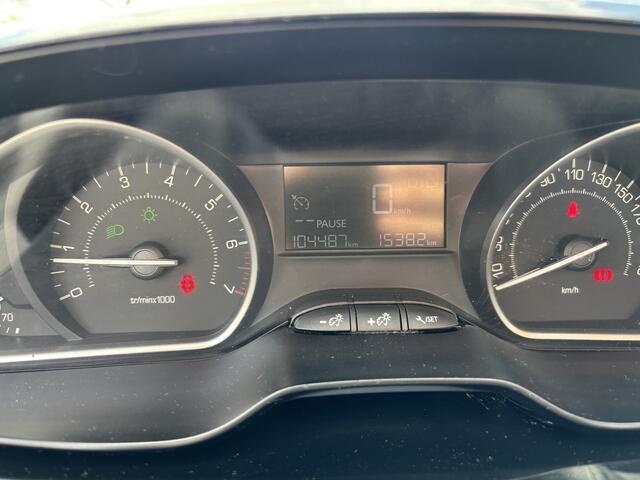 Peugeot 2008 1.2 PureTech Blue Lease Executive