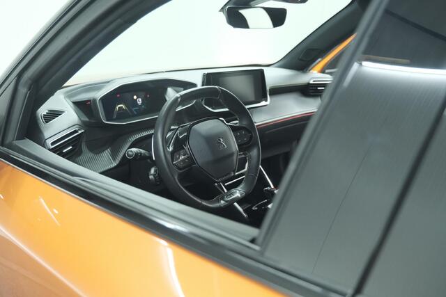 Peugeot 2008 PureTech 130 EAT8 GT Line | Camera | Stoelverwarming | Apple Carplay | Parkeersensoren