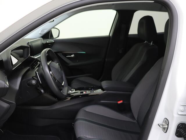 Peugeot 2008 1.2 PureTech 130pk Allure Pack Automaat | Trekhaak | Camera | Navigatie