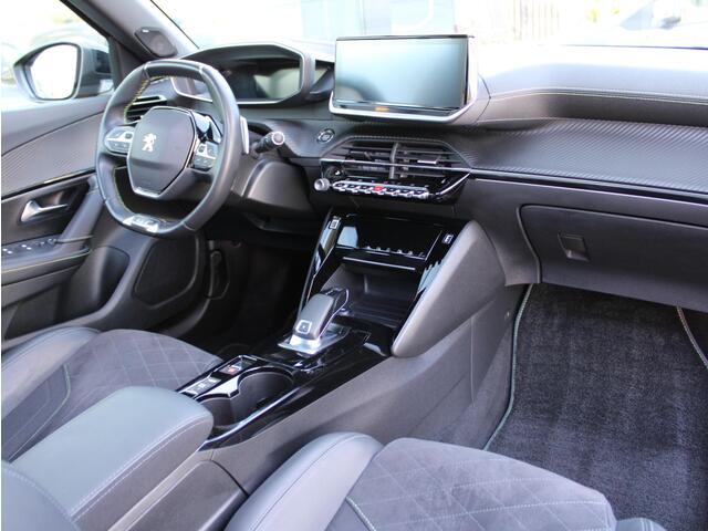 Peugeot 2008 1.2 PureTech GT Automaat | Navi / Panoramadak / Focal