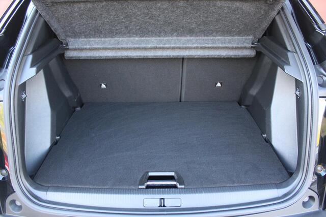 Peugeot 2008 1.2 130PK AUTOMAAT GT PACK | ELEKTRISCH BEDIENBARE BESTUURDERSSTOEL | NAVIGATIE | FULL LED KOPLAMPEN | DRAADLOZE APPLE CARPLAY/ANDROID AUTO | ADAPTIVE CRUISE CONTROL | CAMERA VOOR + ACHTER | CLIMATE CONTROL | LICHTMETALEN VELGEN 17" | KEYLESS ENTRY/START 