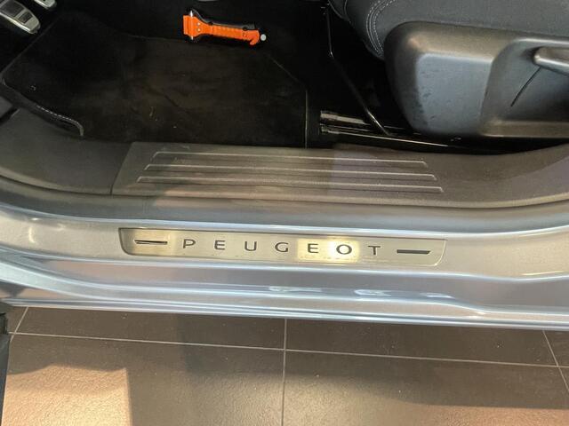 Peugeot 2008 GT 1.2 Turbo 130pk | NAVI | CAMERA | CLIMA | 17" LM | ADAPTIVE CRUISE CONTROL | LEDER/STOF | DAB+ | ISOFIX