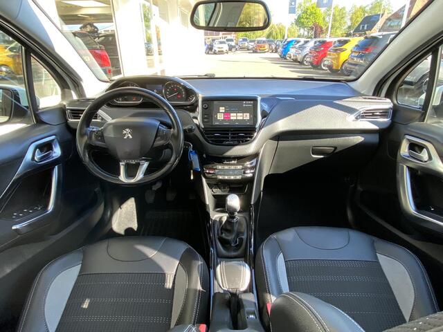 Peugeot 2008 1.2T 130pk Blue Lease Allure | Panoramdak | Achteruitrijcamera | Trekhaak | Navigatie | Half lederen bekleding | Climate Control