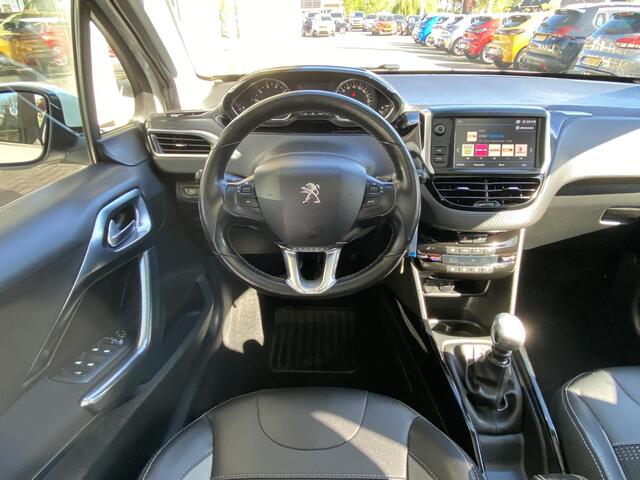 Peugeot 2008 1.2T 130pk Blue Lease Allure | Panoramdak | Achteruitrijcamera | Trekhaak | Navigatie | Half lederen bekleding | Climate Control