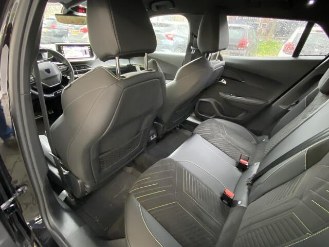 Peugeot 2008 1.2T Automaat 130pk GT | Trekhaak | Massagestoel | Camera V+A | Stoelverwarming | Navigatie | LED | Adaptieve Cruise Control
