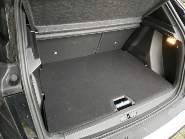 Peugeot 2008 1.2T Automaat 130pk GT | Trekhaak | Massagestoel | Camera V+A | Stoelverwarming | Navigatie | LED | Adaptieve Cruise Control