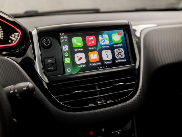 Peugeot 2008 1.2 PureTech GT-Line Automaat (PANORAMADAK, APPLE CARPLAY, NAVIGATIE, CLIMATE, STOELVERWARMING, LEDER, SPORTSTOELEN, GETINT GLAS, CRUISE, LM VELGEN, NIEUWSTAAT)