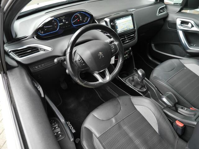 Peugeot 2008 1.2 PureTech Allure | Trekhaak | Panoramadak | Navigatie | Android auto / apple carplay | Climate control | Cruise control | Regensensor | Parkeersensoren