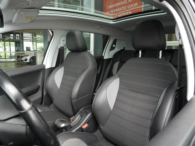 Peugeot 2008 1.2 PureTech Allure | Trekhaak | Panoramadak | Navigatie | Android auto / apple carplay | Climate control | Cruise control | Regensensor | Parkeersensoren