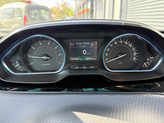Peugeot 2008 BWJ 2018 | 1.2 111PK Allure AUTOMAAT | PANO | CLIMA | TREKHAAK | LEDER/STOF | NAVI | CAMERA A |