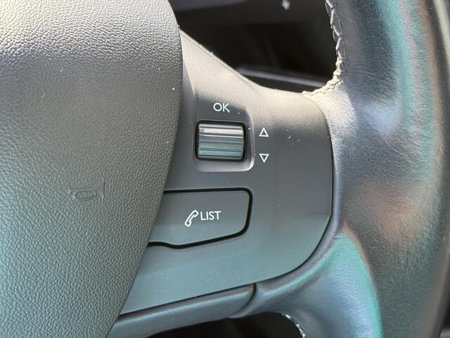 Peugeot 2008 BWJ 2018 | 1.2 111PK Allure AUTOMAAT | PANO | CLIMA | TREKHAAK | LEDER/STOF | NAVI | CAMERA A |