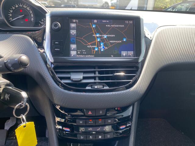 Peugeot 2008 BWJ 2017 | 1.2T 111PK Allure | CLIMA | TREKHAAK | NAVI | CARPLAY | LEDER/STOF
