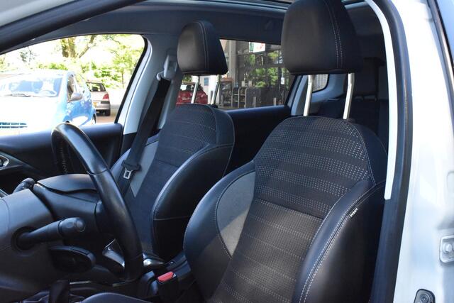 Peugeot 2008 1.2 PureTech Blue Lease Executive | Panorama | Carplay | 12 mnd BOVAG garantie Whatsapp 06-53188999