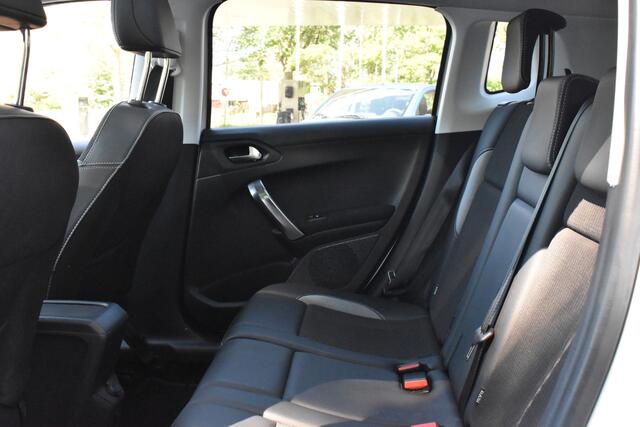 Peugeot 2008 1.2 PureTech Blue Lease Executive | Panorama | Carplay | 12 mnd BOVAG garantie Whatsapp 06-53188999