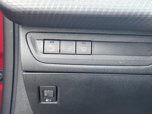 Peugeot 2008 1.2 PureTech Allure | NAP | Trekhaak | Dealer onderhouden | DAB | Navigatie | Parkeersensoren | Cruise Control | Climate Control | Lichtmetaal |