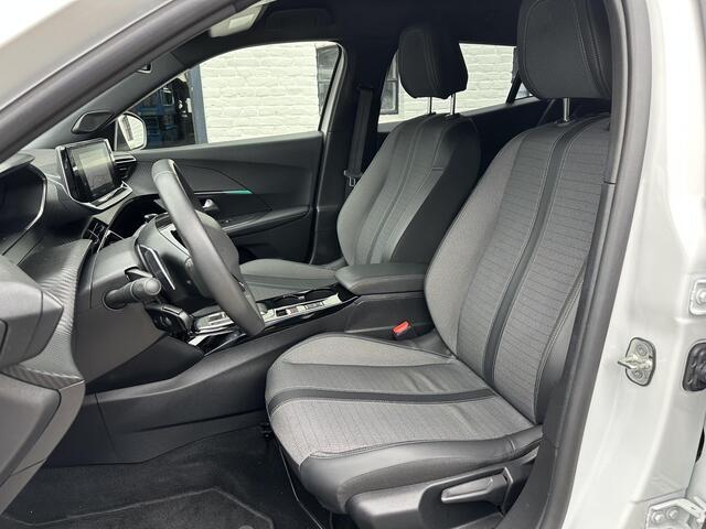 Peugeot 2008 1.2 Turbo 130 PK Allure | Automaat | Trekhaak 1200 KG | Navigatie | Slechts 22.200 KM | Parkeer Sensoren | Apple Carplay | Lichtmetalen Velgen | LED Verlichting | Cruise control | Climate control | DAB+ Radio |