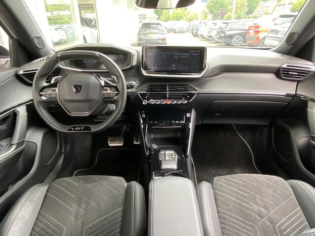 Peugeot 2008 1.2T 130pk Automaat GT | Massagestoel | Camera V+A | Navigatie | Stoelverwarming | Two Tone
